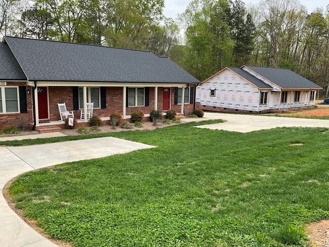 Building Photo - Duplex with 2 Bedrooms, 2 Baths on Janice Road, Lincolnton NC