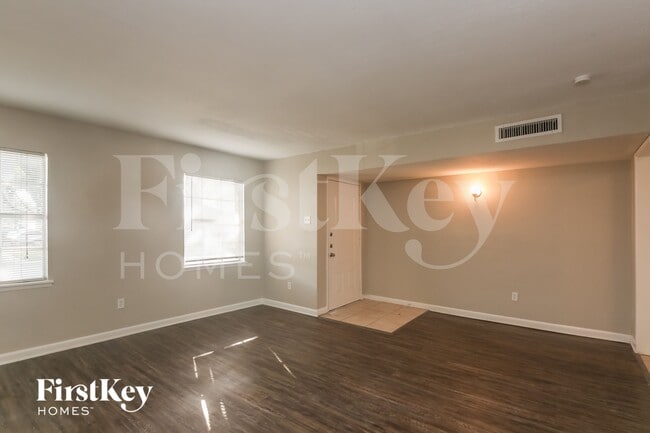 Photo - 6217 Pine St
