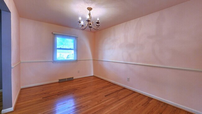 Photo - 305 Woodbridge Dr