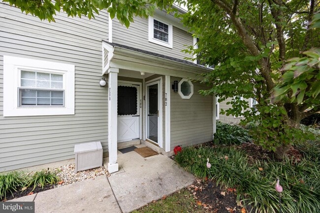 Photo - 782 Scotch Way