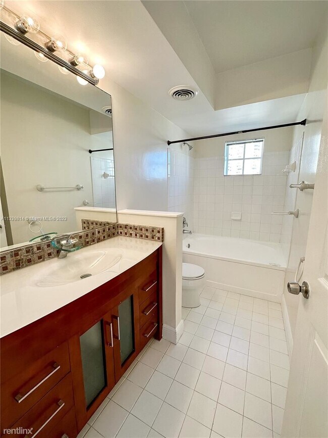 Photo - 3 br, 2 bath Condo - Porto Bellagio