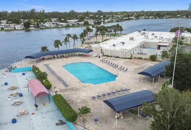 Building Photo - 5470 SW 25th Way