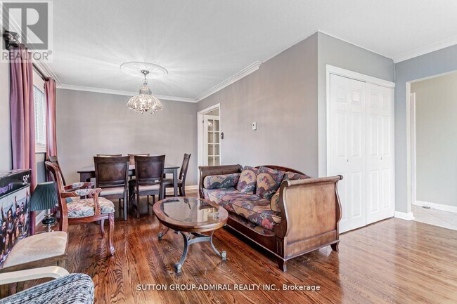 Photo - 102 Cornwall Rd