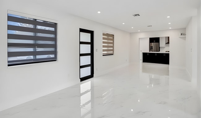 Photo - 7881 Hope St