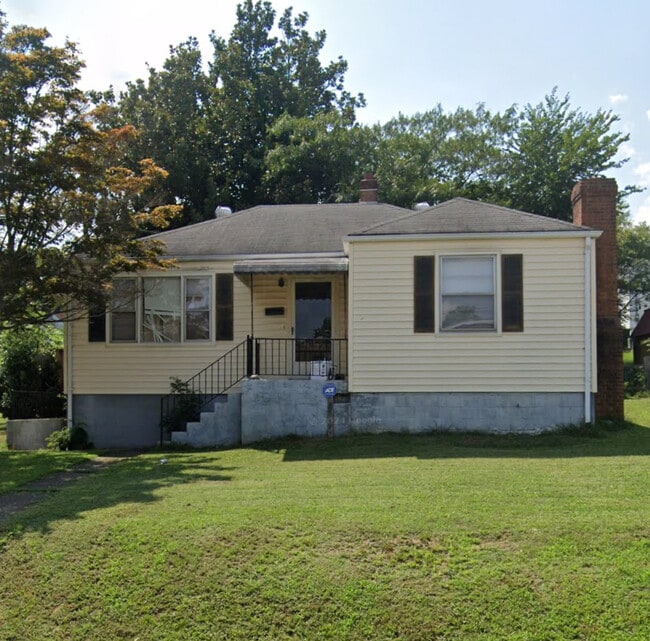 Building Photo - 717 Melrose Ave