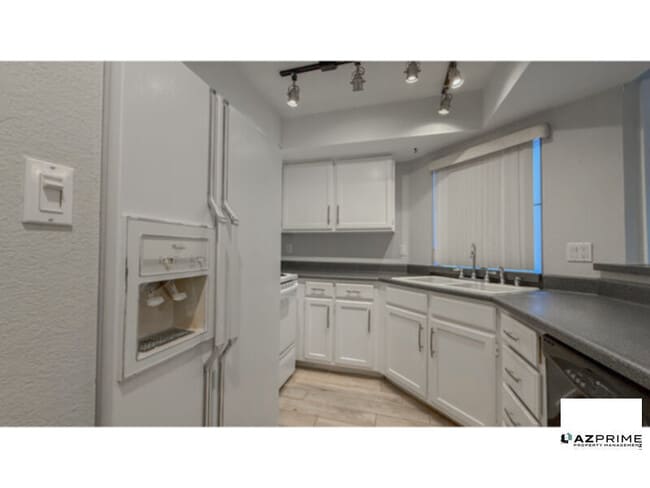 Photo - Welcome to this charming 1/1 modern downtown Phoenix condo!
