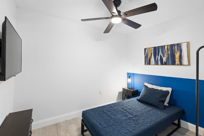 Building Photo - 1824 Lake St