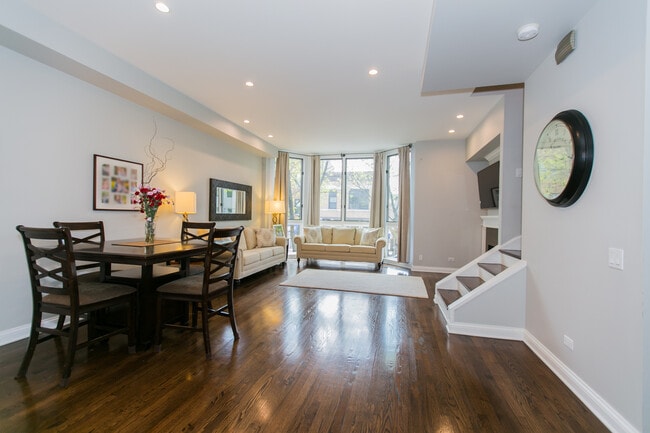 Photo - 2005 N Hoyne Ave