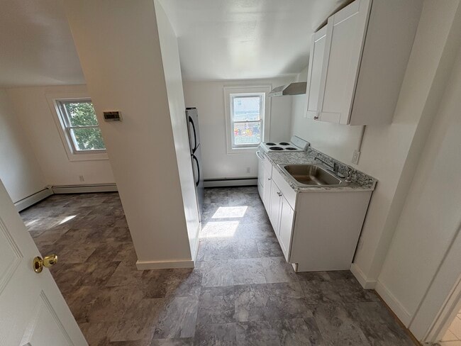 Building Photo - 24 Anita Pl Unit 1