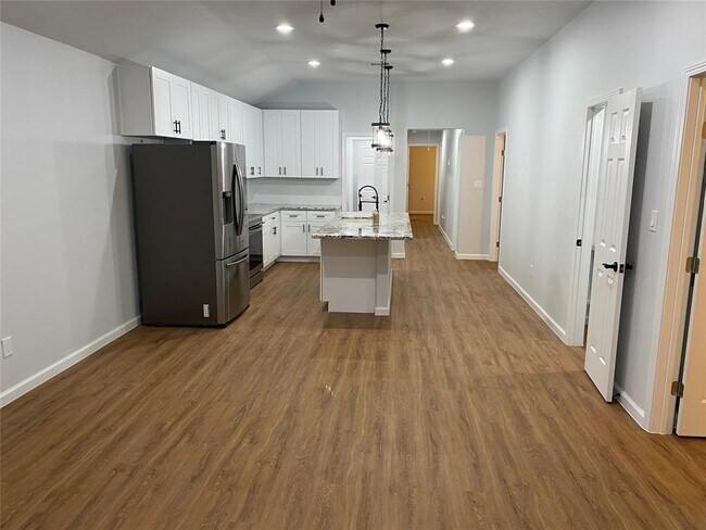 Photo - 421 Mockingbird Ln