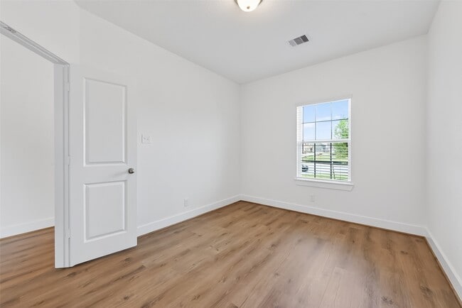 Photo - 4506 Blue Mountain Laurel St