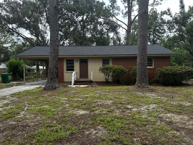 Building Photo - Very spacious 3bed/1bath home!
