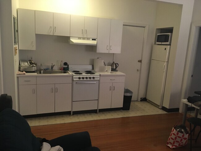 Building Photo - 123 Park St Unit 2A