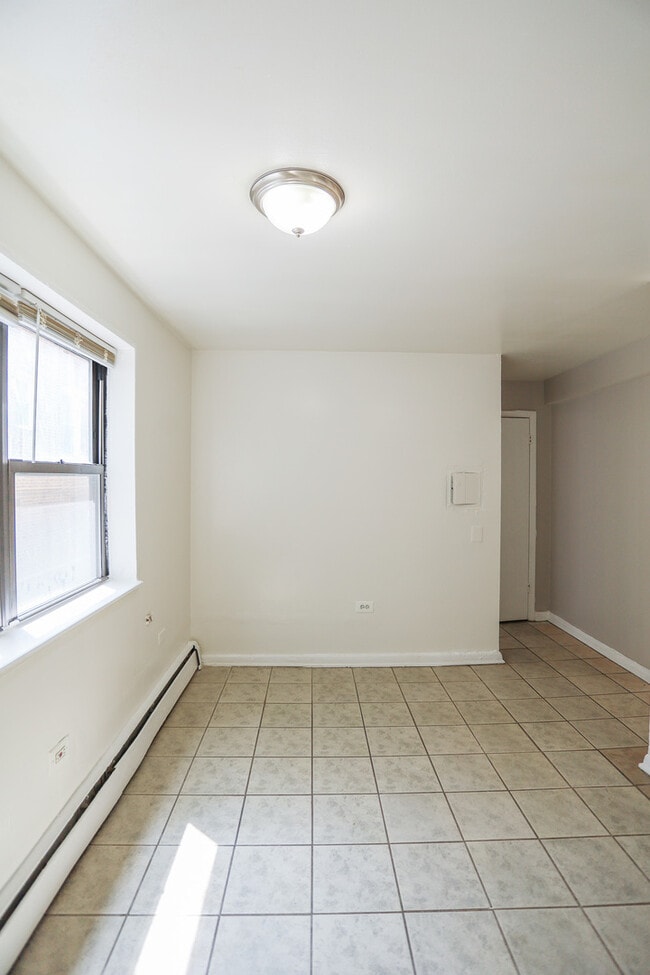 Photo - 1654 W Pratt Blvd Unit 1S