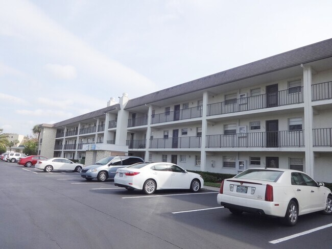Building Photo - 2BR/2BA 2nd Floor Condo in Capri Isles Unit 210