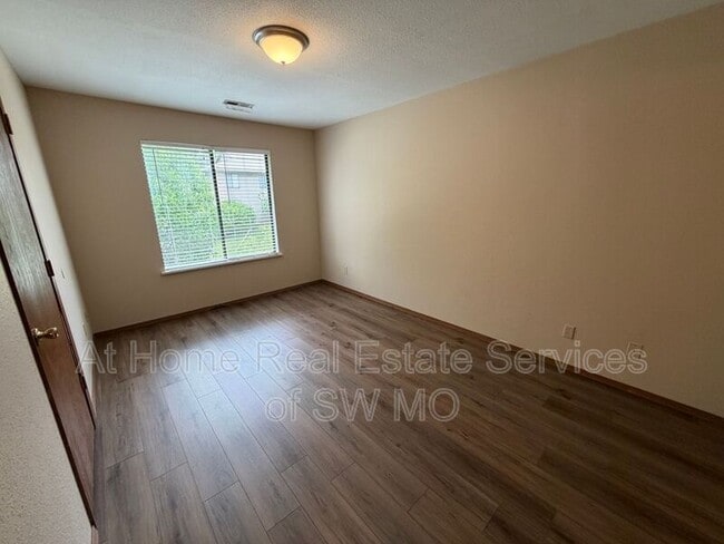 Photo - 757 E Bain St