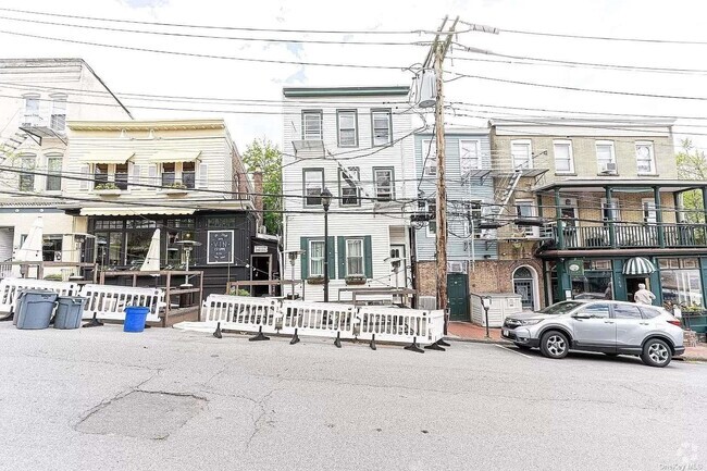 Building Photo - 153 Southside Ave Unit 1 Rental