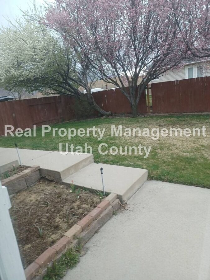 Photo - 590 E 1090 N