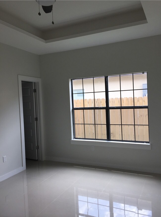 Photo - 1219 White Oak Dr Unidad Apt 3