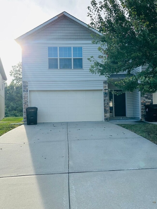 Building Photo - 3 Bed Townhome in Grain Valley