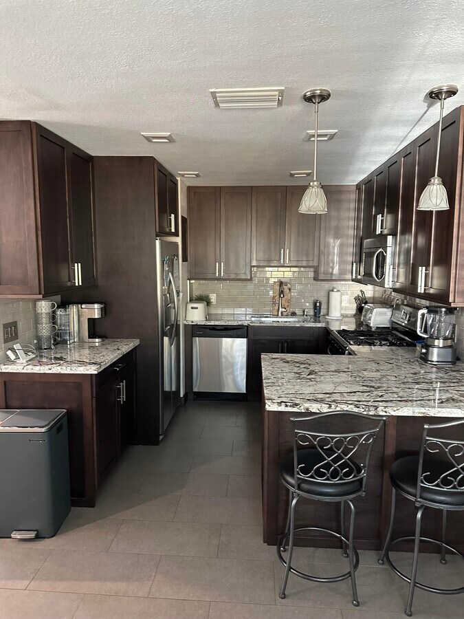 Photo - 2500 NE 9th St