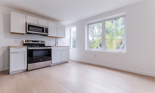 Photo - 709 SW 4th St Unit 7