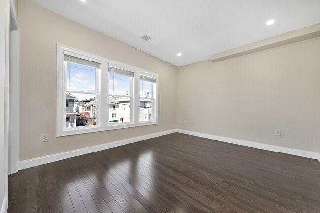 Photo - 43 Wright Ave Unit 2