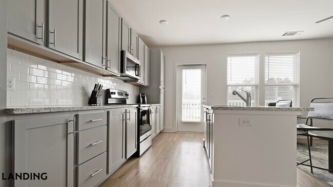 Photo - 5209 Craftsman Dr Unidad 100-417