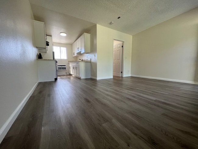 Photo - 7424 Radford Ave Unidad 209