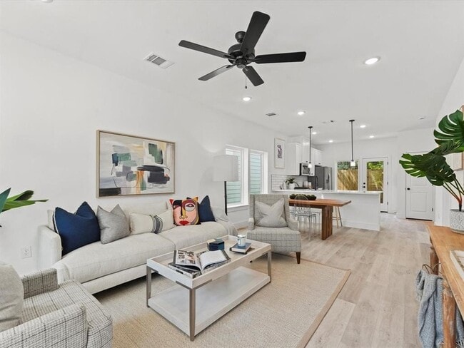 Photo - 1448 Dewalt St