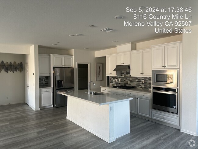 Building Photo - 8116 Country Mile Ln, Riverside, CA 92507 Rental