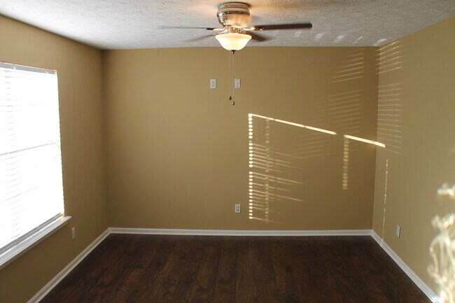 Photo - 207 Cobblestone Ct