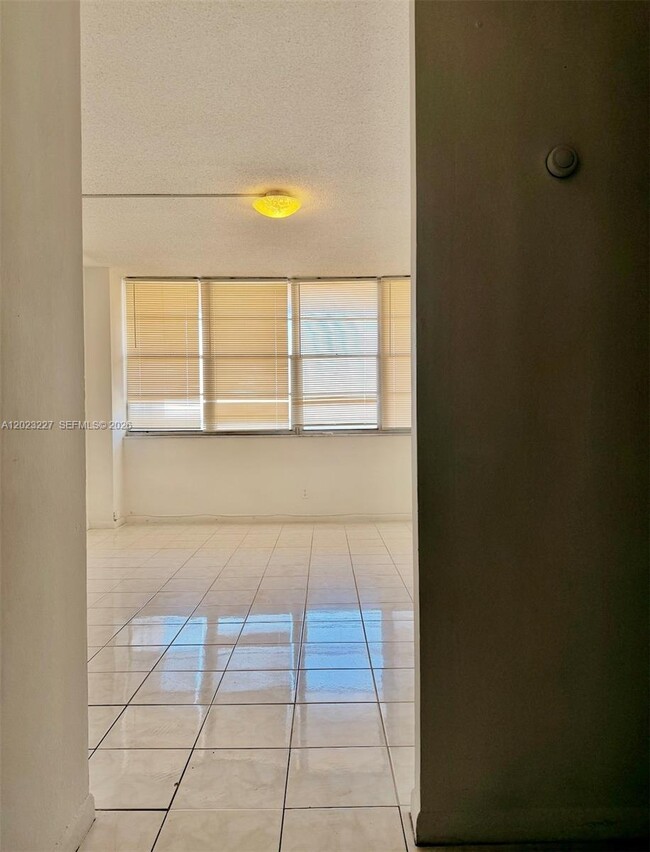 Photo - 2025 NE 164th St Unit 706