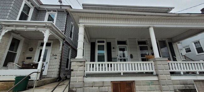 Photo - 84 E Franklin St Unidad 1st floor