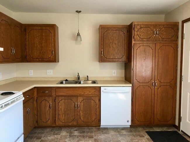 Photo - 334 4th St N