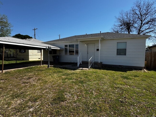 Building Photo - 606 SW 26th Pl