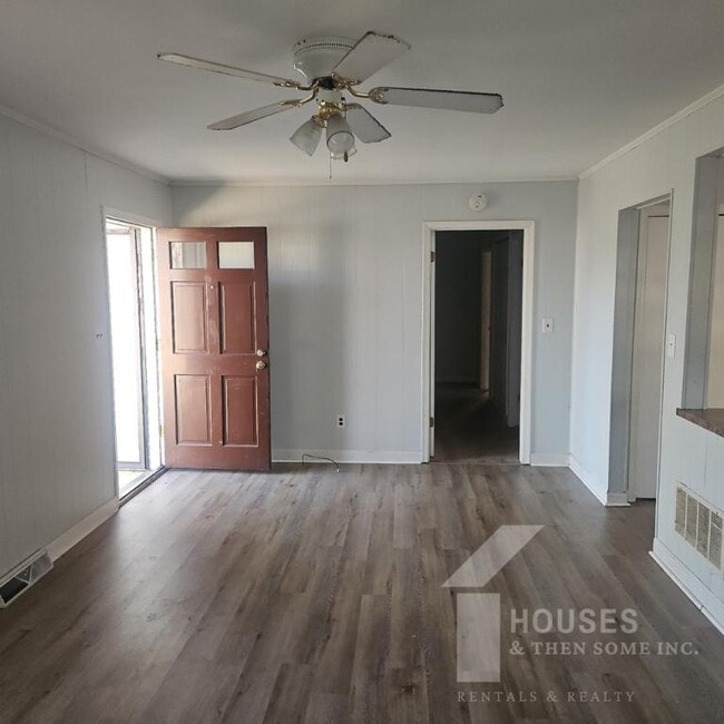 Photo - 123 Abbotsford Dr