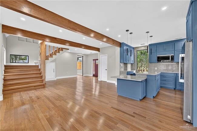 12303 Lakeview Dr