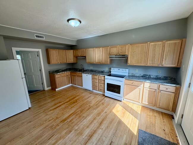 460 Lincoln Ave
