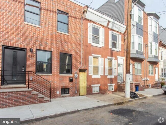 Building Photo - 617 Hoffman St Rental