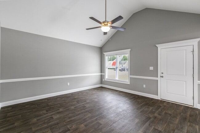 Photo - 2705 Buckingham Rd NW