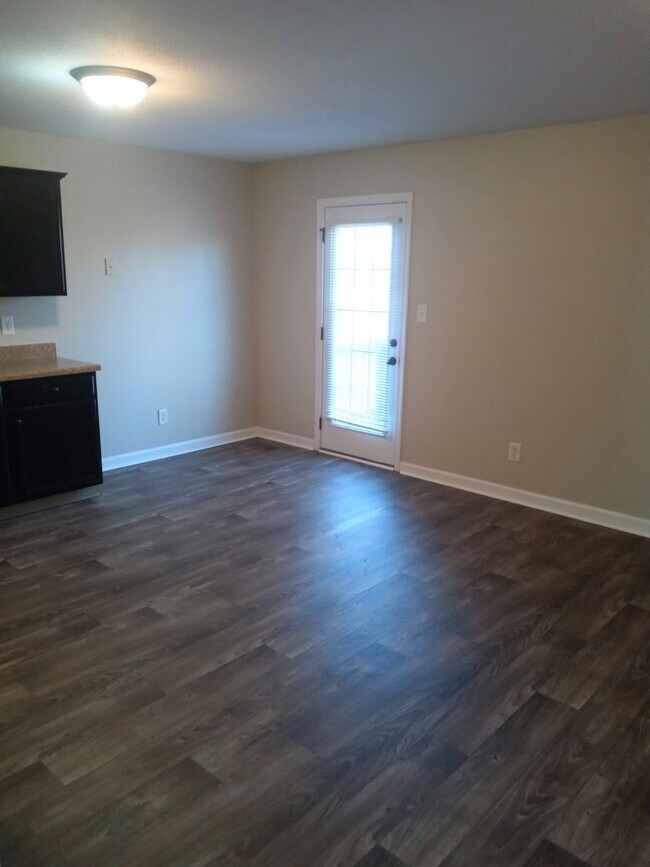 Photo - Beautiful 3 Bedroom, 2 Bath Split-Level Townhome with Garage
