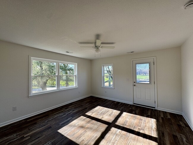 Photo - 6173 Unitia Rd