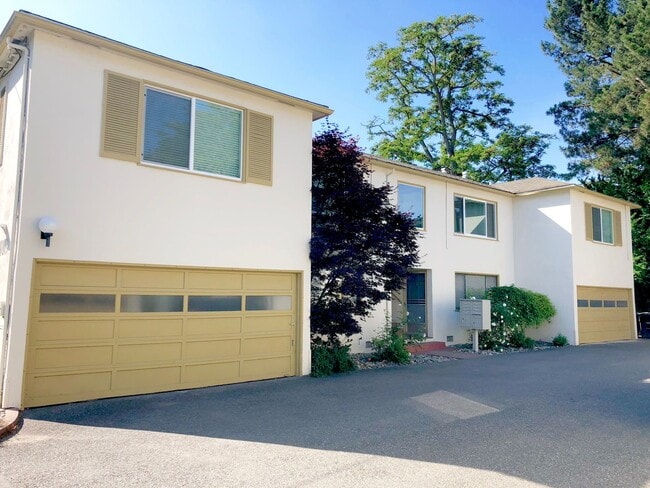 Laurel Oaks Apartments