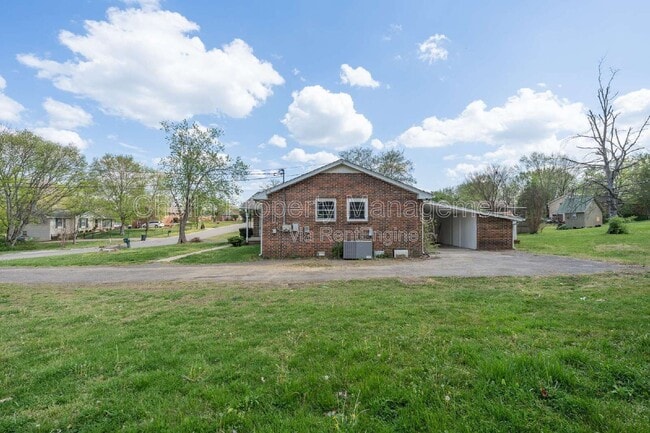 Photo - 282 Southburn Dr