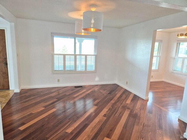 Photo - 453 Clark Dr