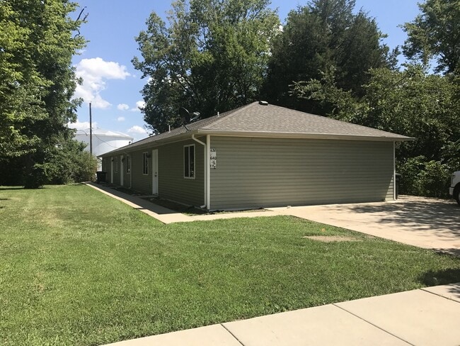Building Photo - KU3-Santa Fe Triplex 3 Unit KU3-640