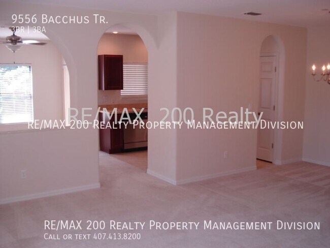 Conveniently Located Townhome / Lee Vista ...