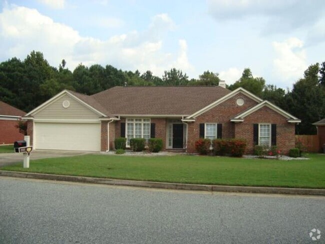 Building Photo - 4 Bedroom Home Available in August!
