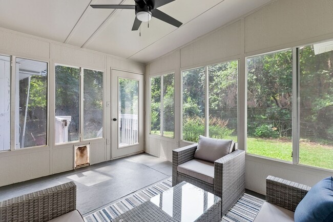 Photo - 3 bedroom 2 bath house 1-car garage walk to TMH!! Available in MAY!